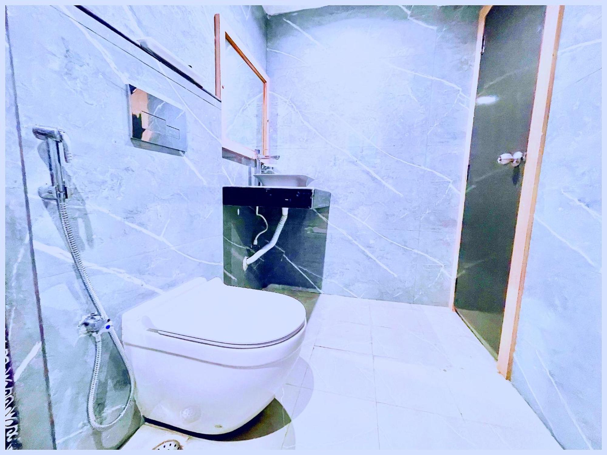 Premium Hotel Ujjain - G A R I M A - Near Mahakal Temple And Rivar - Railway Station - Hygiene & Spacious Room - With Wifi- And Parking Facilities - Best Hotel In Удджайн Экстерьер фото