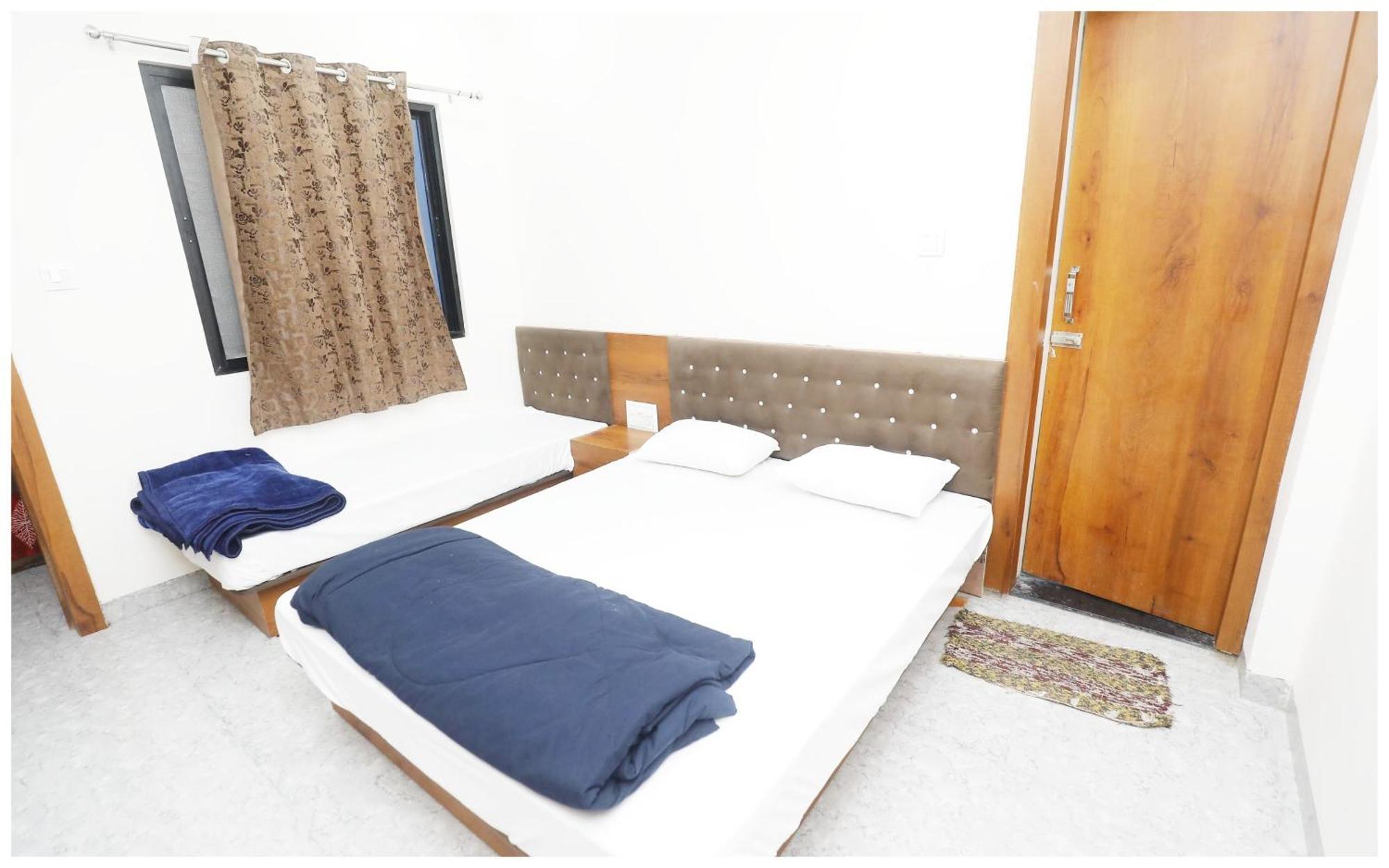 Premium Hotel Ujjain - G A R I M A - Near Mahakal Temple And Rivar - Railway Station - Hygiene & Spacious Room - With Wifi- And Parking Facilities - Best Hotel In Удджайн Экстерьер фото