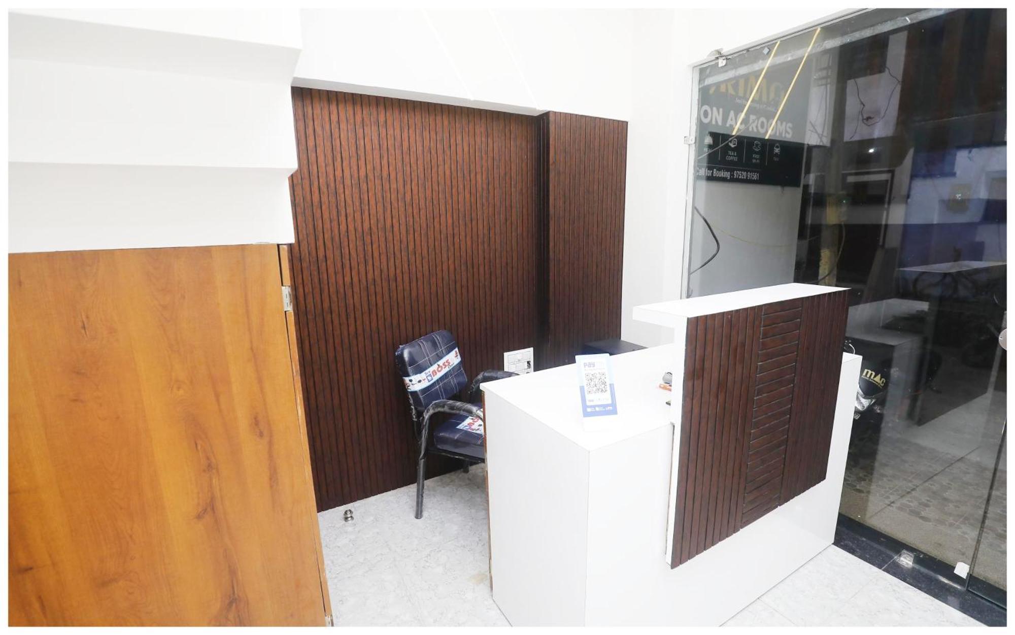 Premium Hotel Ujjain - G A R I M A - Near Mahakal Temple And Rivar - Railway Station - Hygiene & Spacious Room - With Wifi- And Parking Facilities - Best Hotel In Удджайн Экстерьер фото