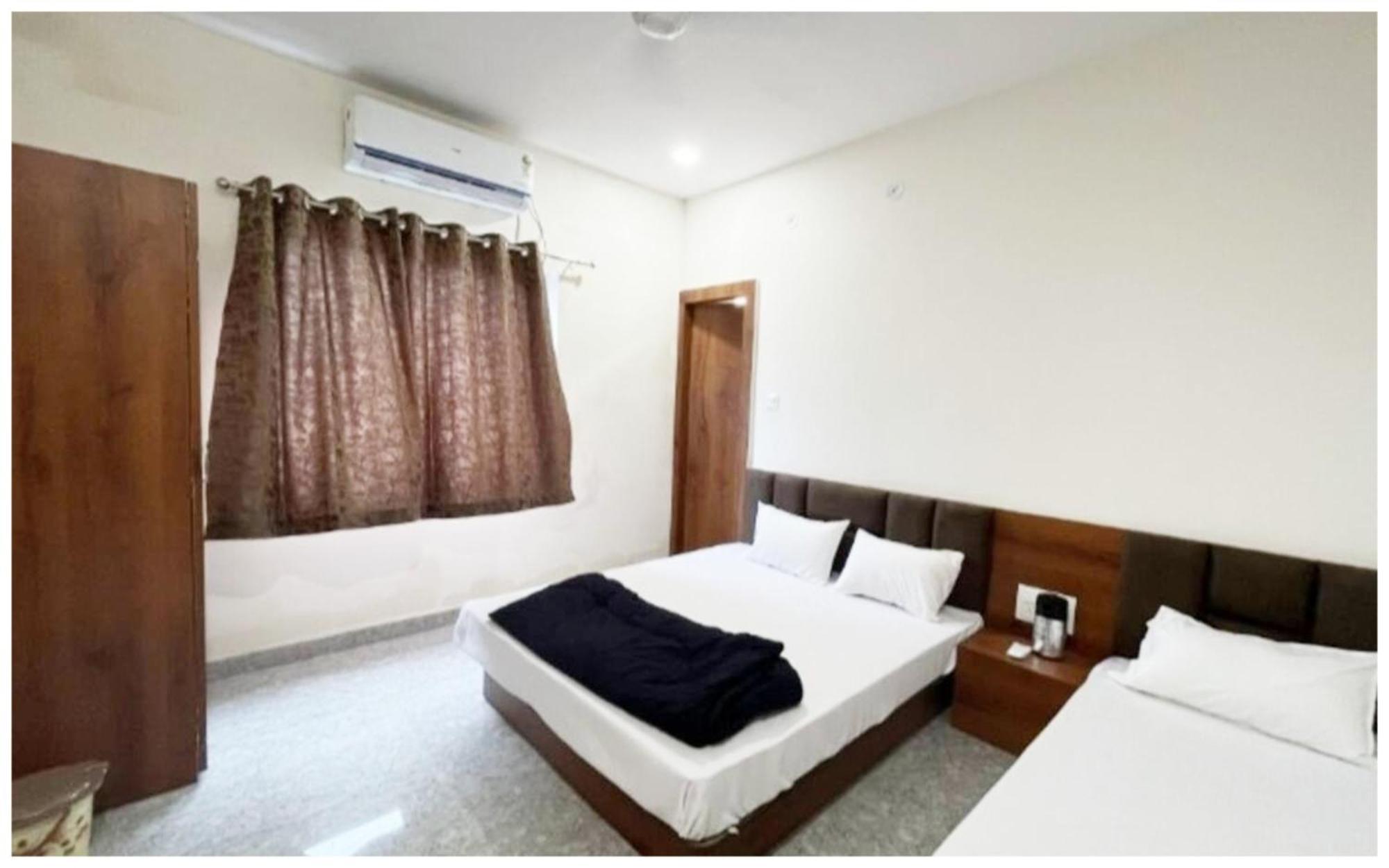 Premium Hotel Ujjain - G A R I M A - Near Mahakal Temple And Rivar - Railway Station - Hygiene & Spacious Room - With Wifi- And Parking Facilities - Best Hotel In Удджайн Экстерьер фото