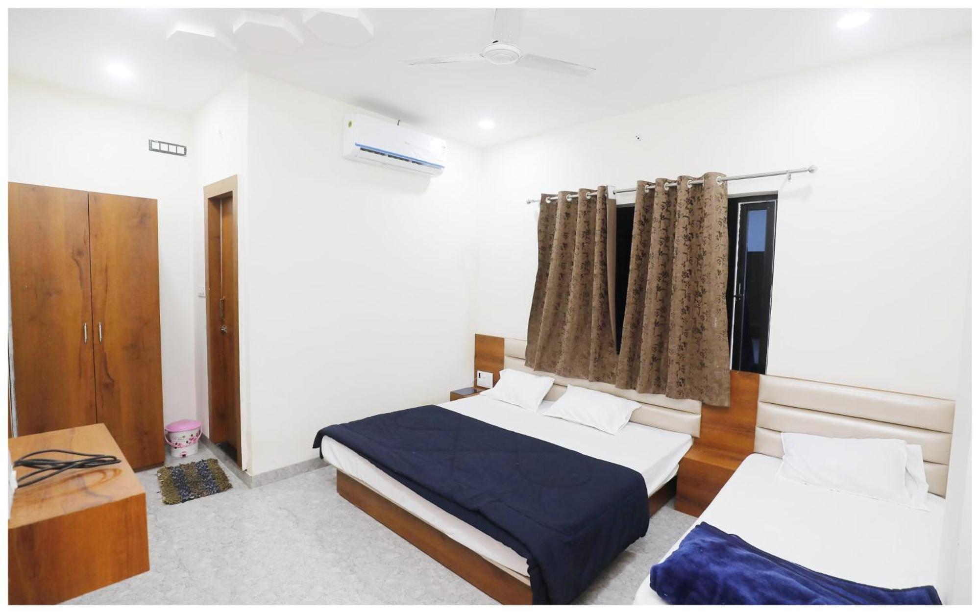 Premium Hotel Ujjain - G A R I M A - Near Mahakal Temple And Rivar - Railway Station - Hygiene & Spacious Room - With Wifi- And Parking Facilities - Best Hotel In Удджайн Экстерьер фото